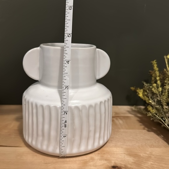 Small white pottery vase - Picture 5 of 5